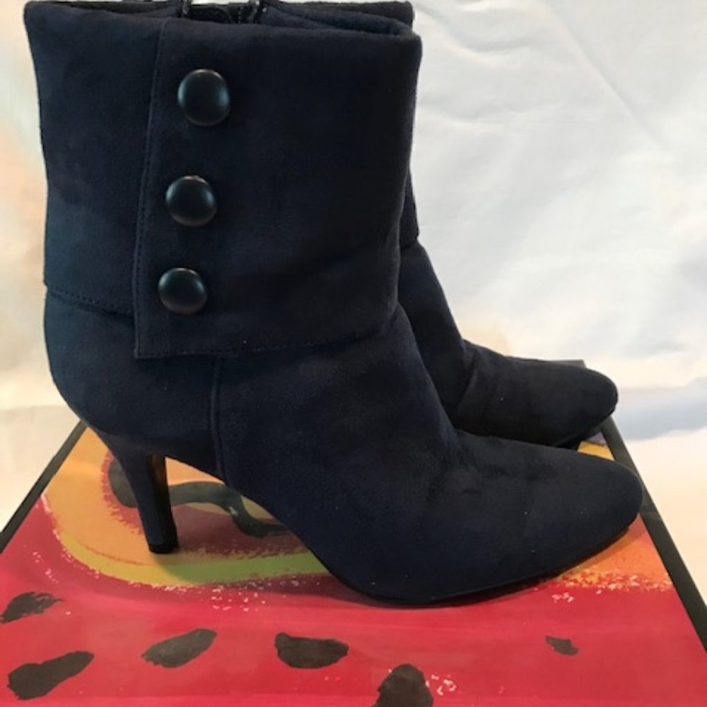 Fioni Blue Suede Button Heel Boots Size 6 🎀